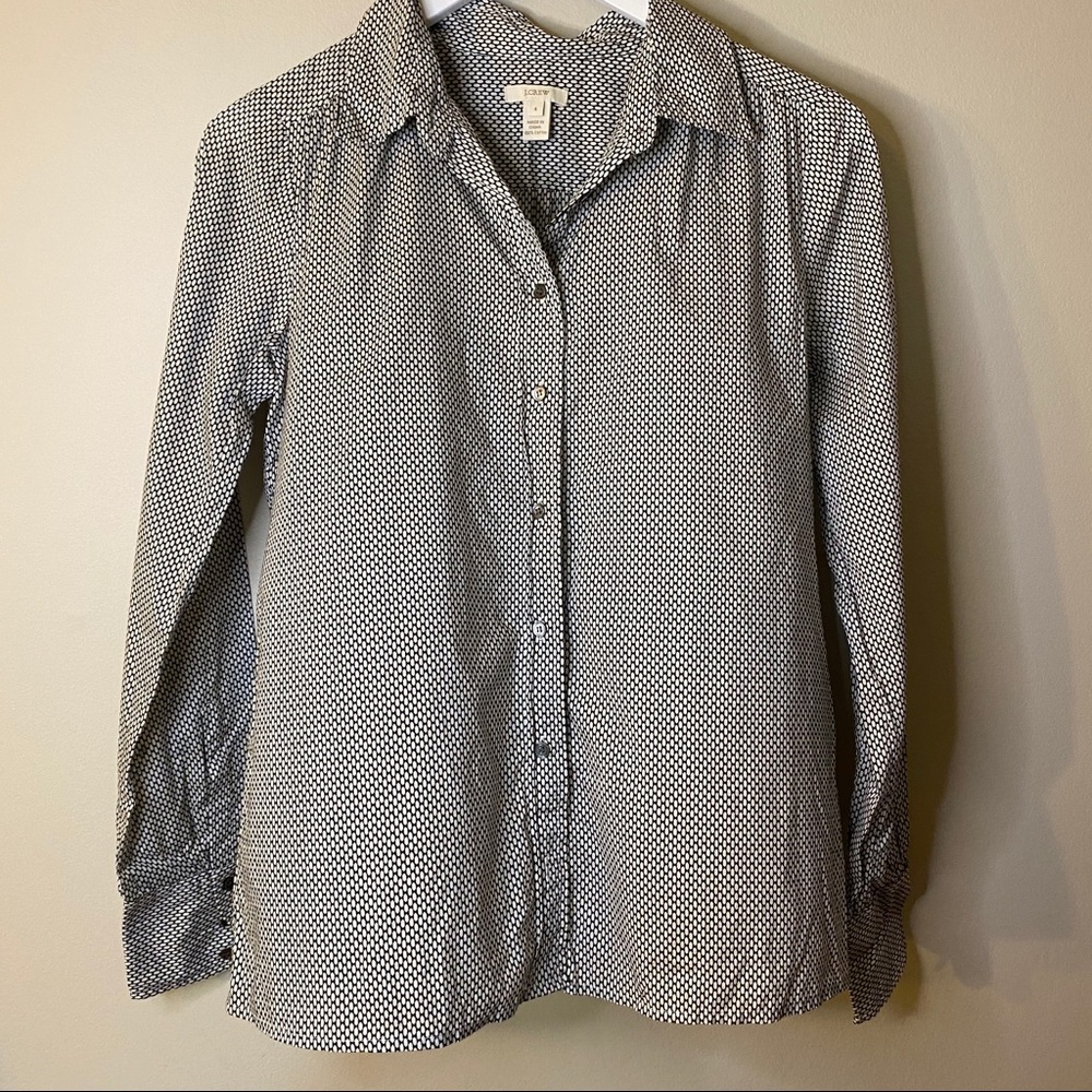 J CREW BLACK AND WHITE BUTTON DOWN SHIRT